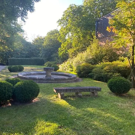 Les Confidences De Messire Sanglier, Stylished Landhuis