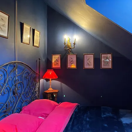 Les Confidences De Messire Sanglier, Stylished Country house