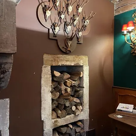 Les Confidences De Messire Sanglier, Stylished Country house