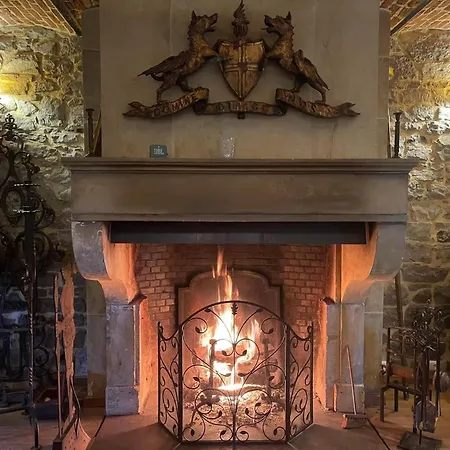 Les Confidences De Messire Sanglier, Stylished Landhuis