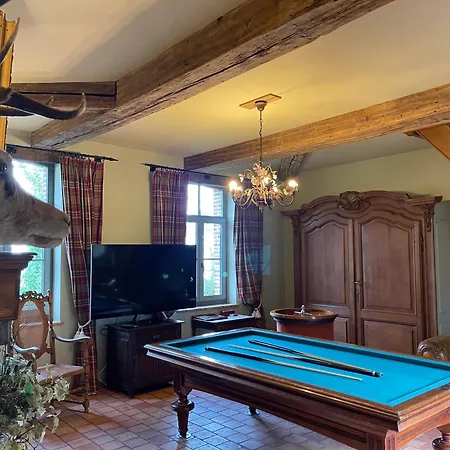 Les Confidences De Messire Sanglier, Stylished Country house *