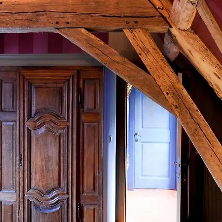 Les Confidences De Messire Sanglier, Stylished Landhuis