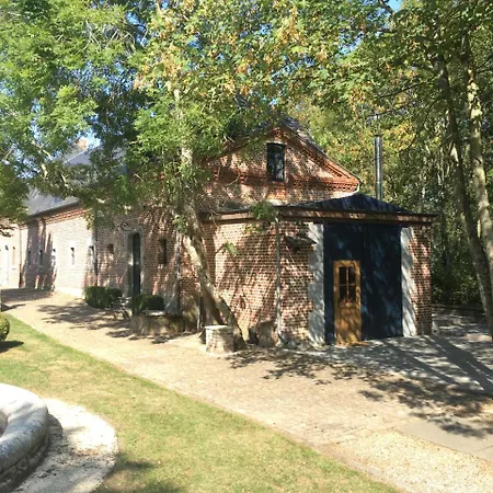 Les Confidences De Messire Sanglier, Stylished Landhuis