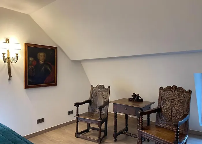 Lantställe Les Confidences De Messire Sanglier, Stylished Beauraing