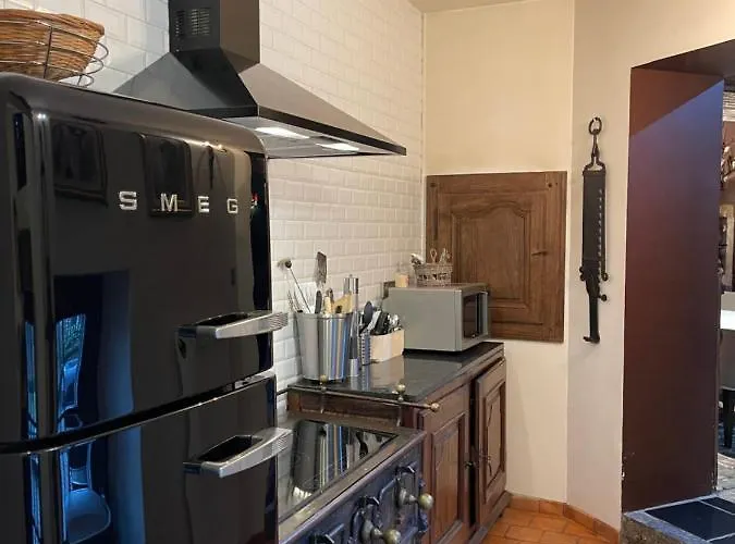 Les Confidences De Messire Sanglier, Stylished Летний дом