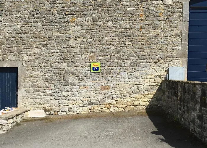 Lantställe Les Confidences De Messire Sanglier, Stylished Beauraing