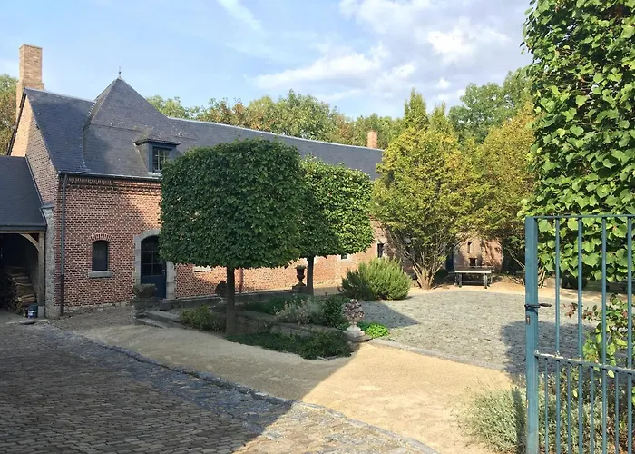 Les Confidences De Messire Sanglier, Stylished Lantställe Beauraing